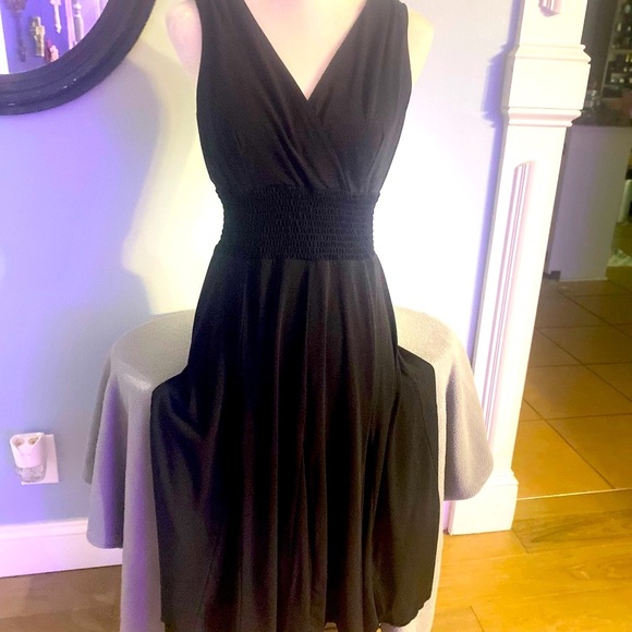 Rabbit Rabbit Rabbit 🐇 Black Ruched V-Neck Midi Dress - Picture 6 of 10